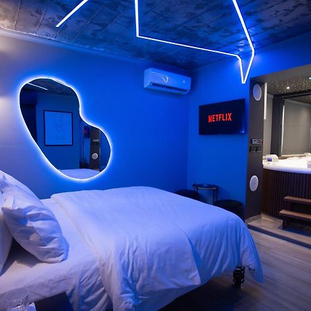 The Bubbles - Jacuzzi Hotel Tirana Exterior foto