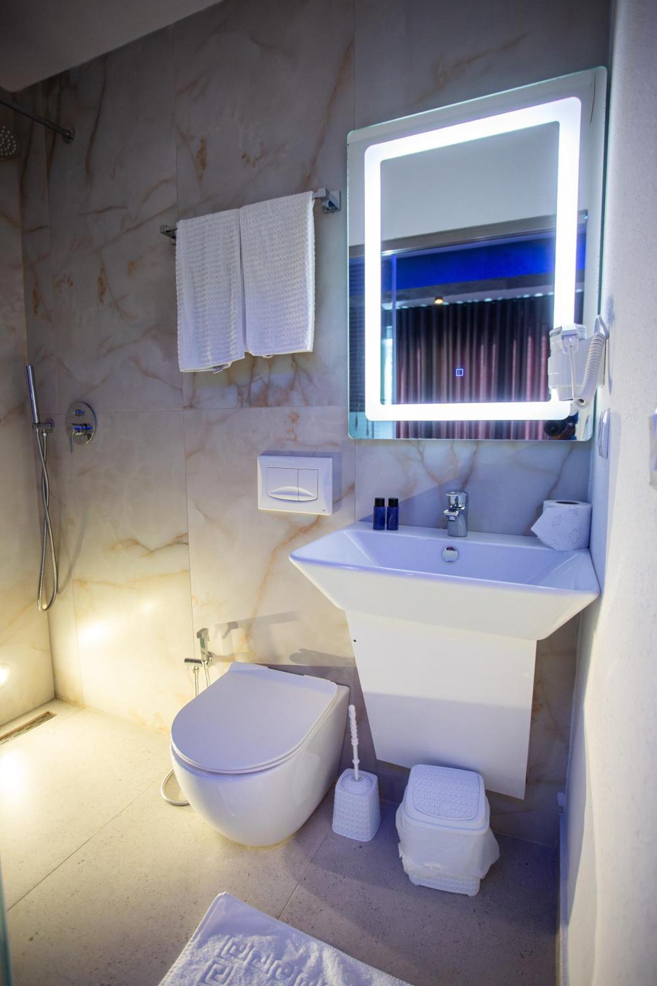 The Bubbles - Jacuzzi Hotel Tirana Exterior foto
