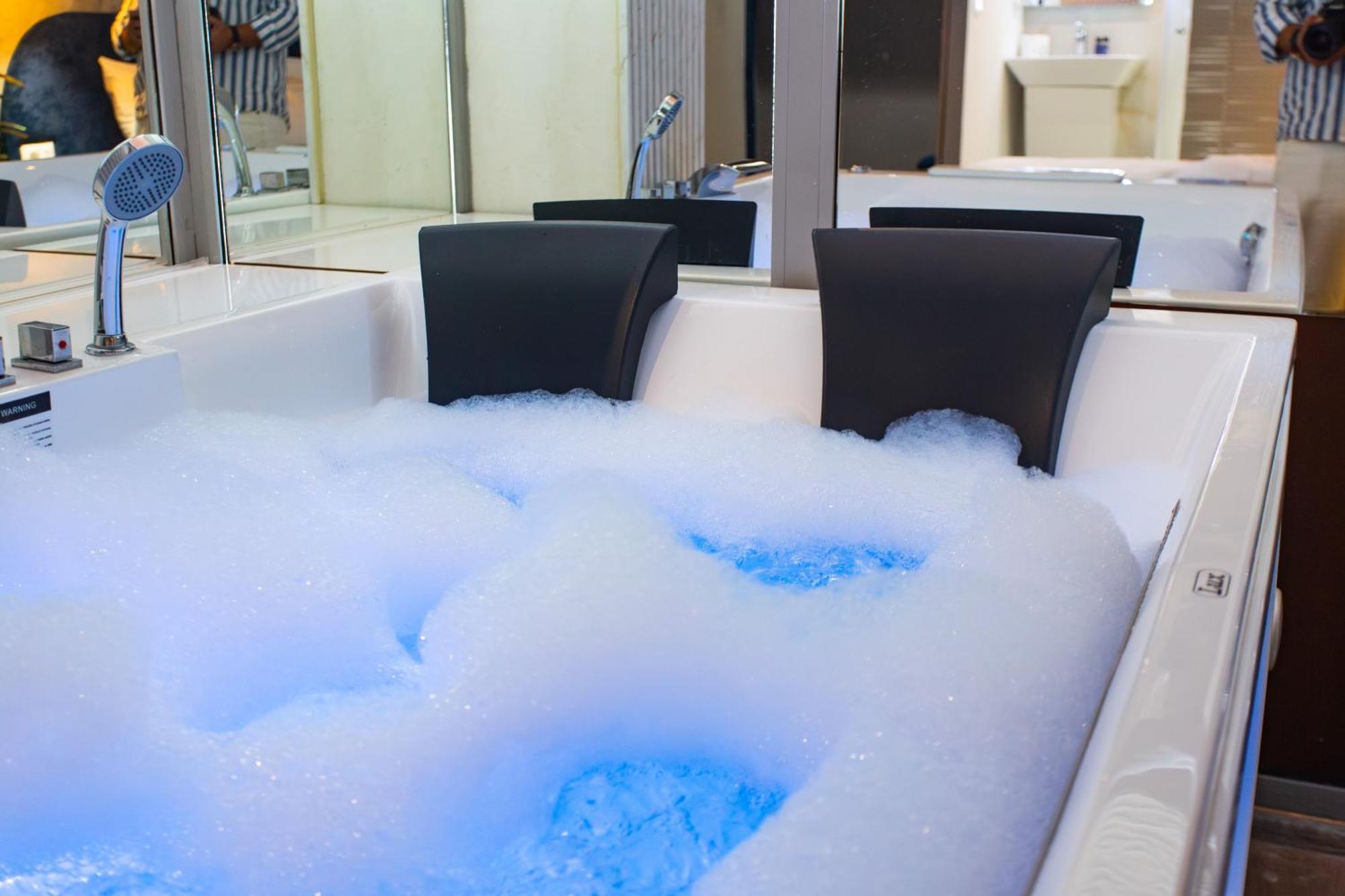 The Bubbles - Jacuzzi Hotel Tirana Exterior foto