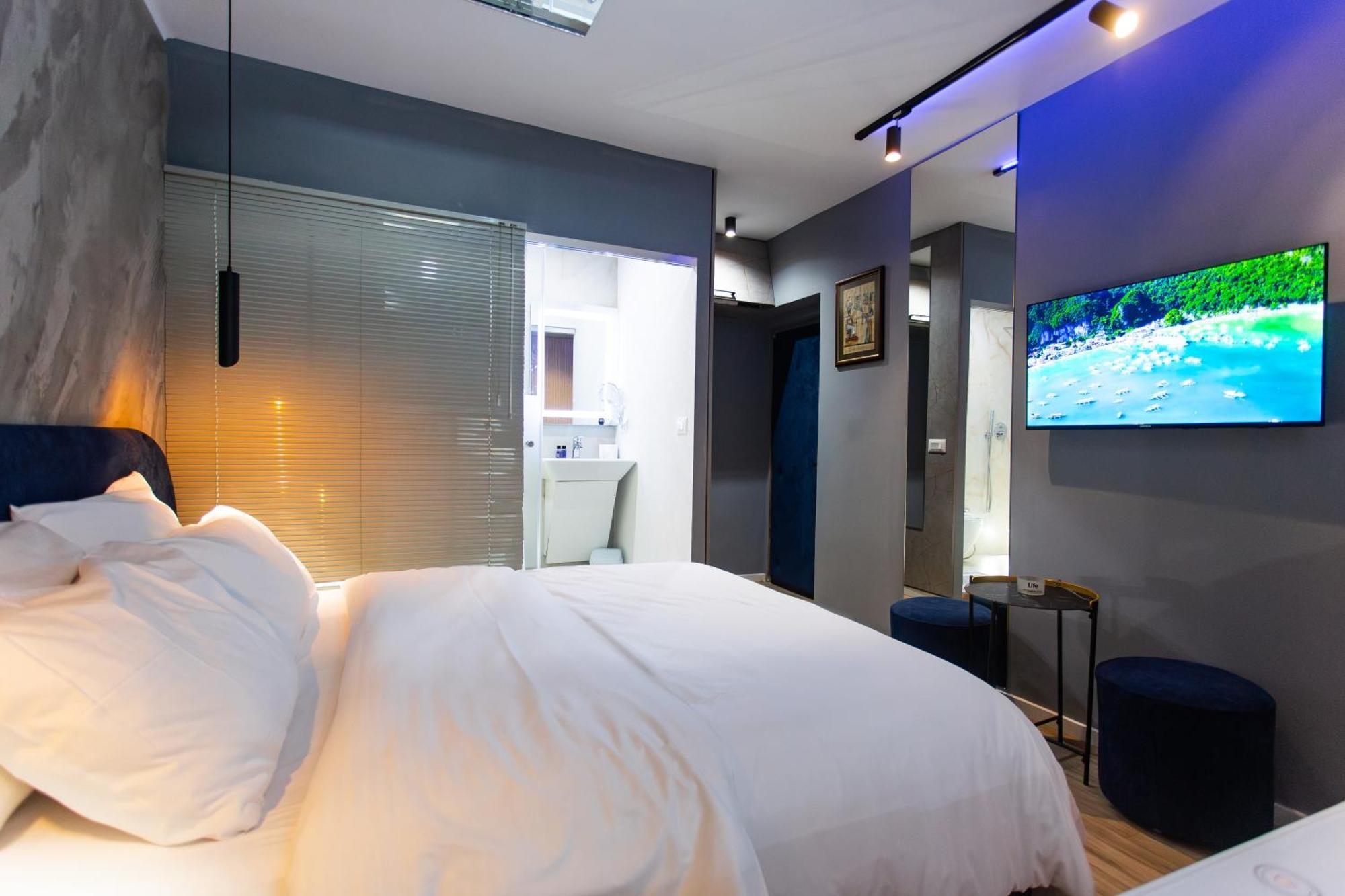 The Bubbles - Jacuzzi Hotel Tirana Exterior foto