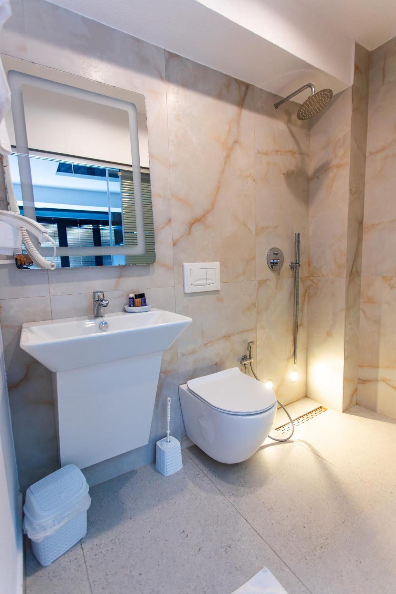 The Bubbles - Jacuzzi Hotel Tirana Exterior foto