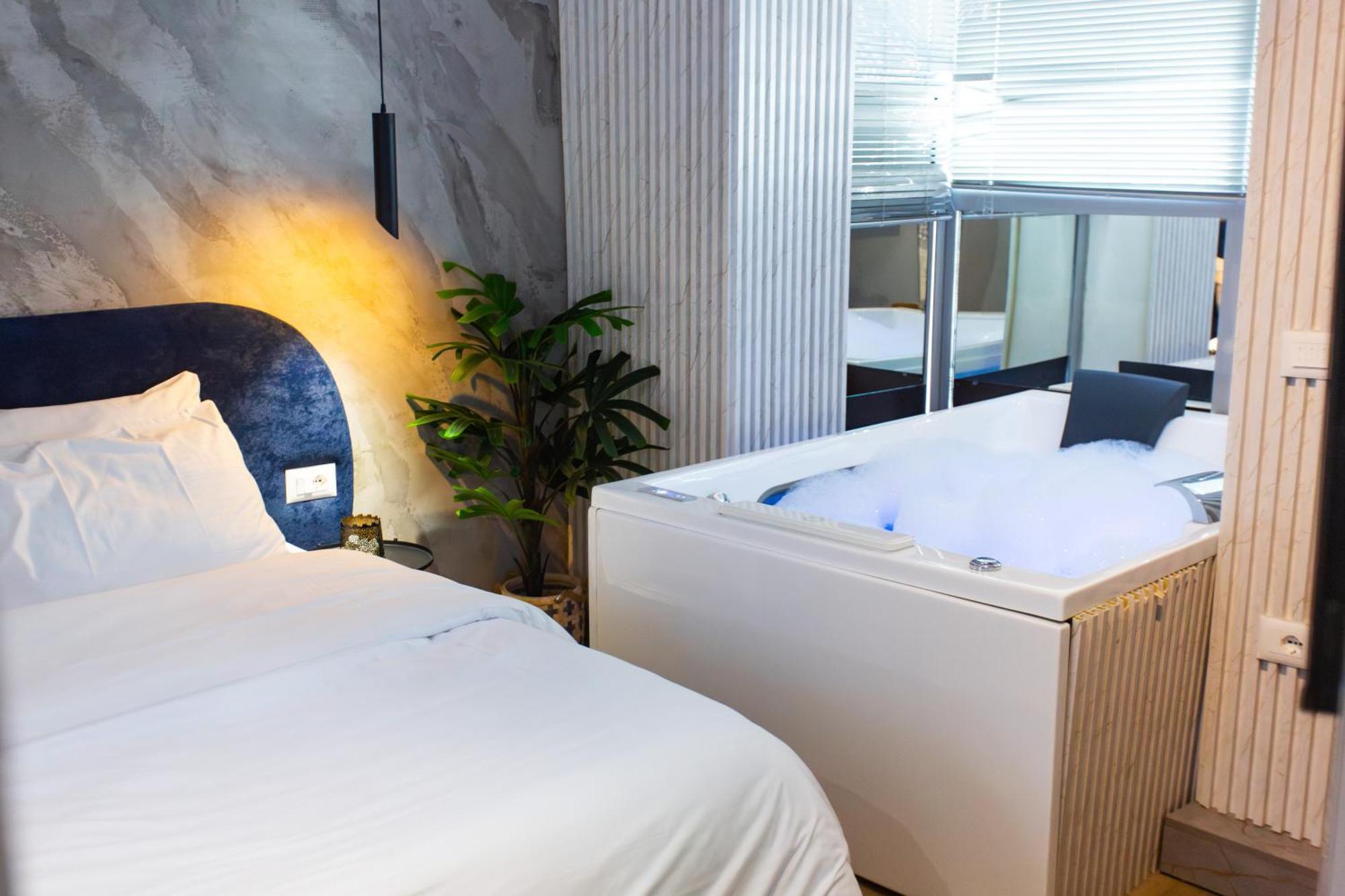 The Bubbles - Jacuzzi Hotel Tirana Exterior foto