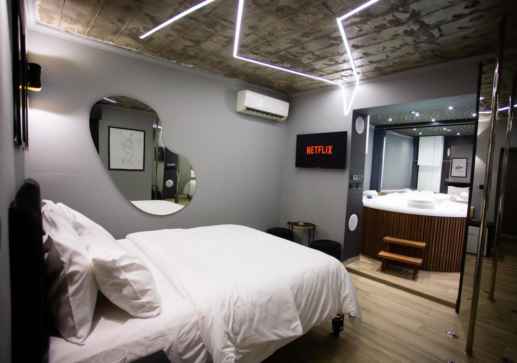 The Bubbles - Jacuzzi Hotel Tirana Exterior foto
