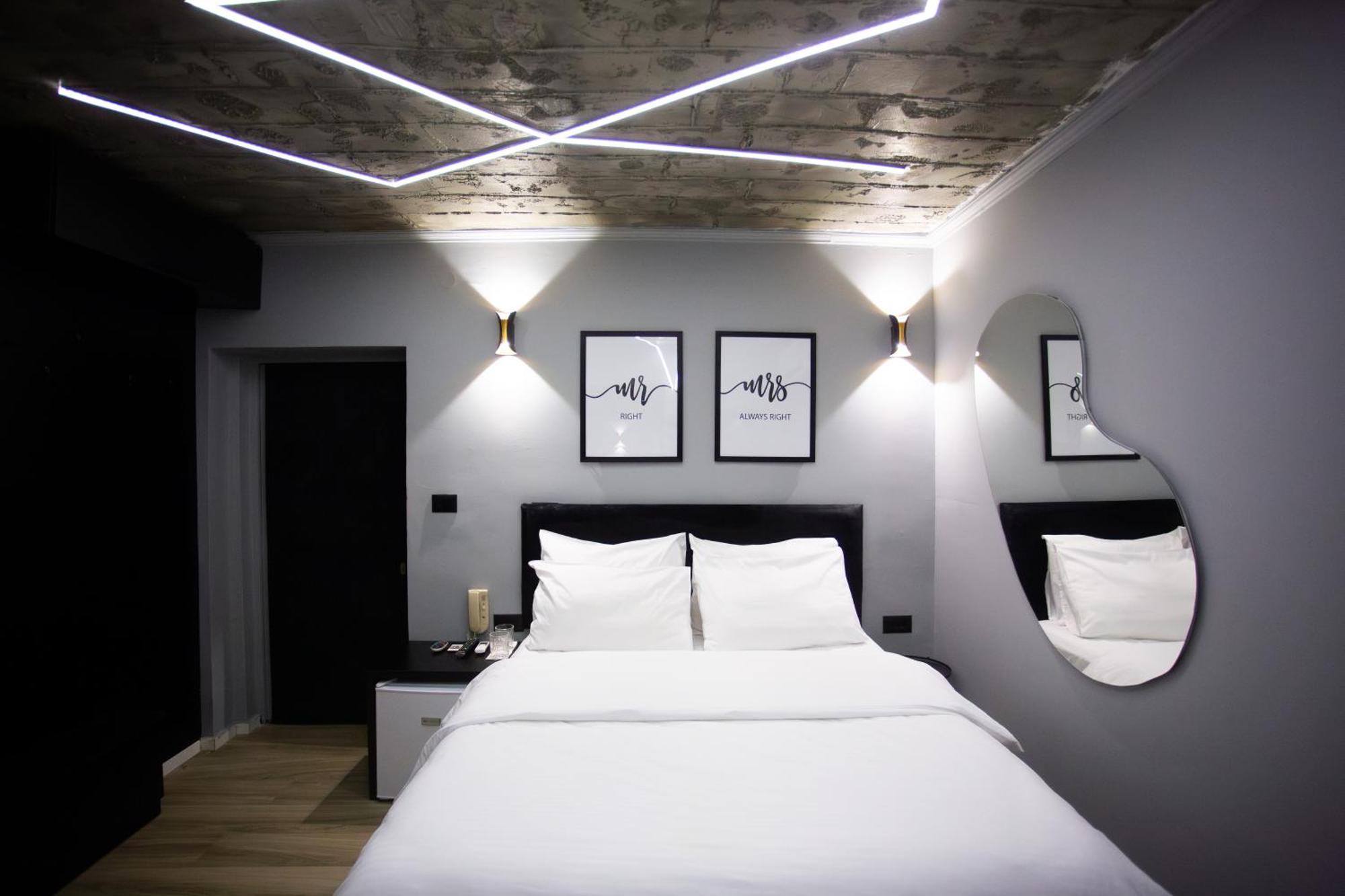 The Bubbles - Jacuzzi Hotel Tirana Exterior foto